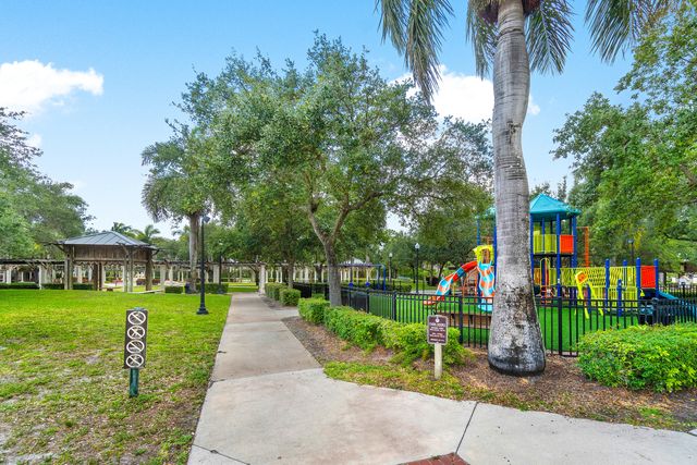 126 Sparrow Drive 11B, Royal Palm Beach, FL 33411