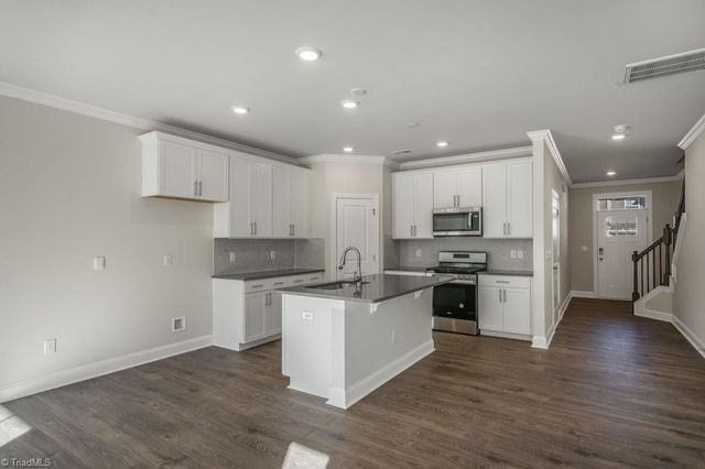 1666 Hallview Court, Kernersville, NC 27284