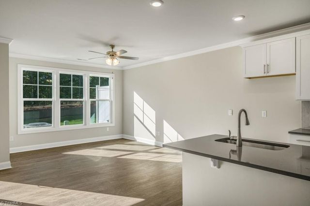 1666 Hallview Court, Kernersville, NC 27284