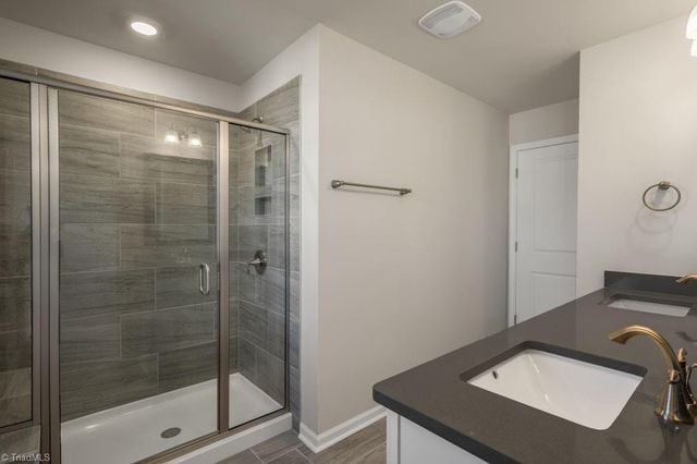 1666 Hallview Court, Kernersville, NC 27284