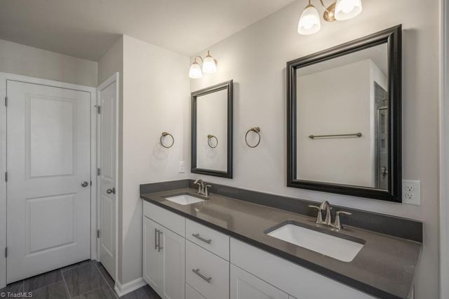 1666 Hallview Court, Kernersville, NC 27284