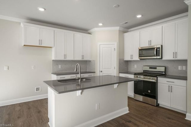 1666 Hallview Court, Kernersville, NC 27284