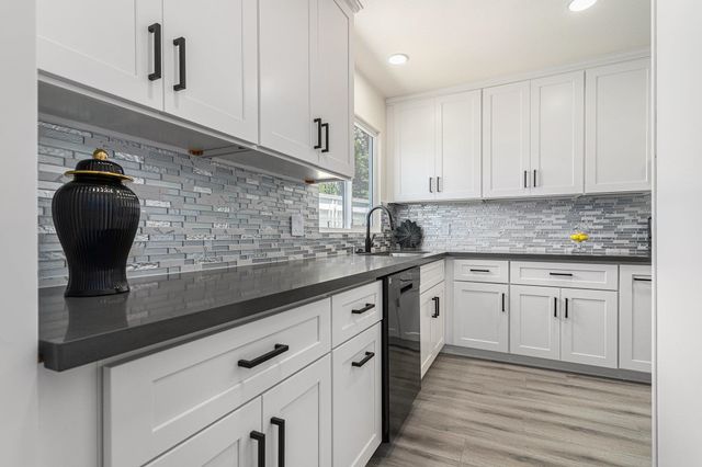 30 Palm dr 30, Union City, CA 94587