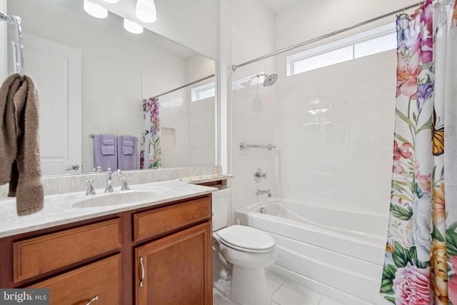 213 GREBE DR, Lake Frederick, VA 22630