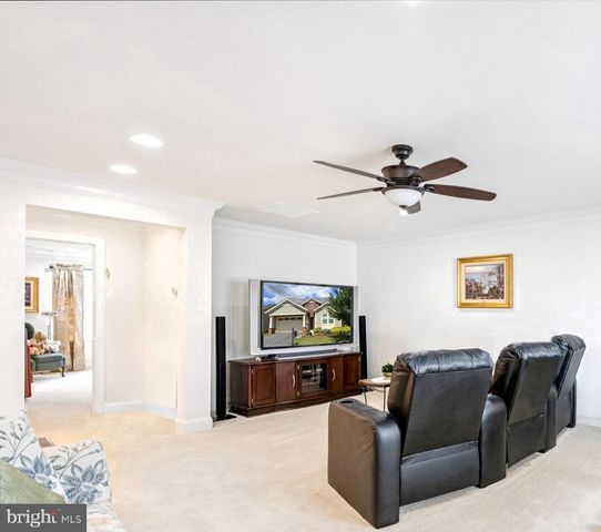 213 GREBE DR, Lake Frederick, VA 22630