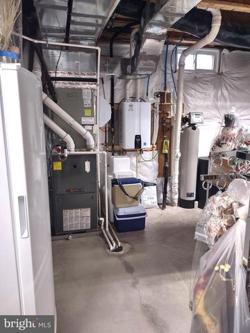 213 GREBE DR, Lake Frederick, VA 22630