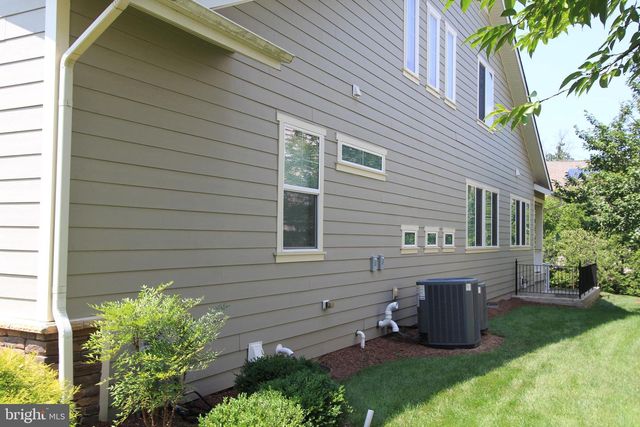 213 GREBE DR, Lake Frederick, VA 22630