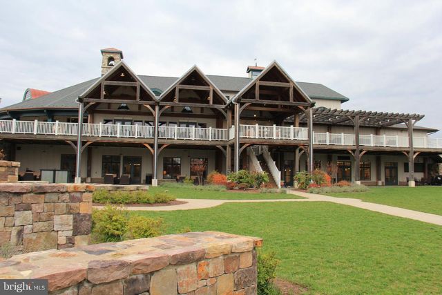 213 GREBE DR, Lake Frederick, VA 22630