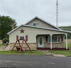 10083 Stillwater Road SE, Uhrichsville, OH 44683