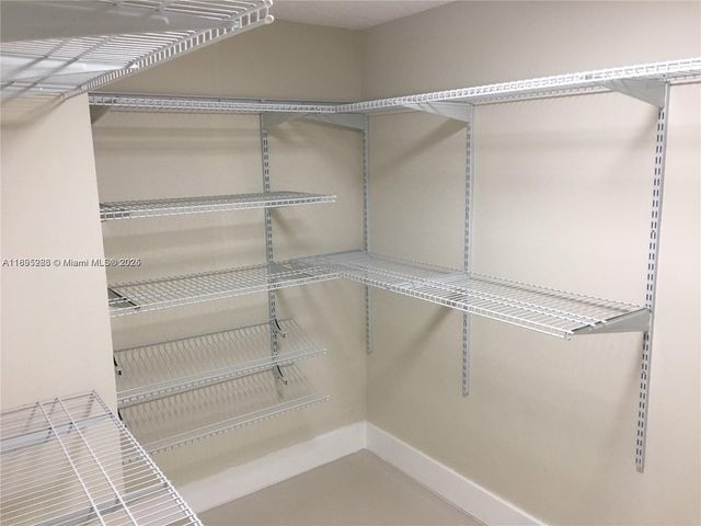 10951 N Lakeview Dr 10951, Pembroke Pines, FL 33026