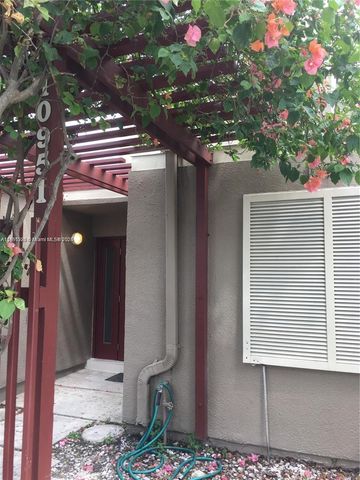 10951 N Lakeview Dr 10951, Pembroke Pines, FL 33026
