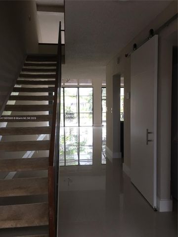 10951 N Lakeview Dr 10951, Pembroke Pines, FL 33026
