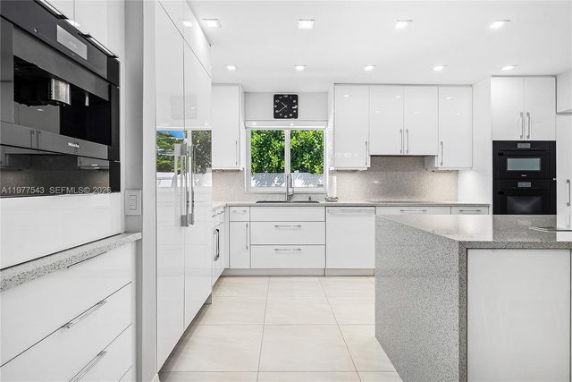 3465 NE 31st Ave, Lighthouse Point, FL 33064