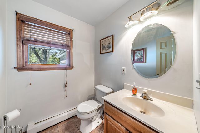 4 Wallingford Court, Moreau, NY 12831