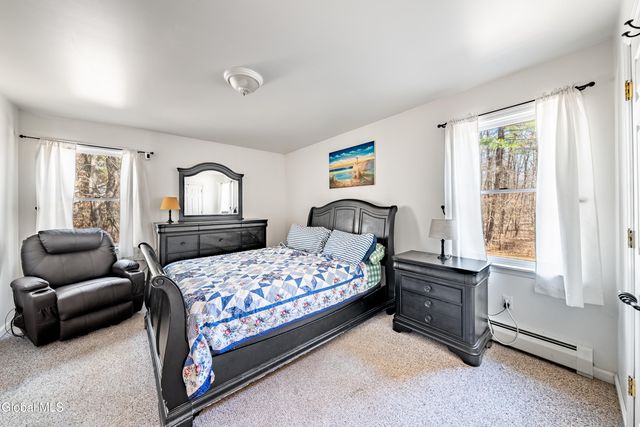 4 Wallingford Court, Moreau, NY 12831