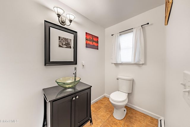 4 Wallingford Court, Moreau, NY 12831