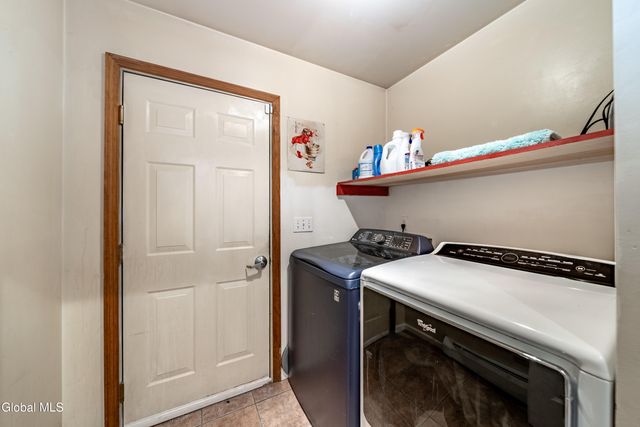 4 Wallingford Court, Moreau, NY 12831