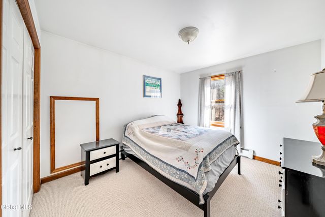 4 Wallingford Court, Moreau, NY 12831