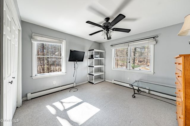 4 Wallingford Court, Moreau, NY 12831