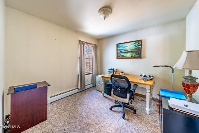 4 Wallingford Court, Moreau, NY 12831