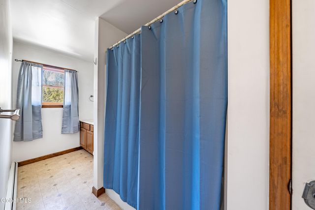 4 Wallingford Court, Moreau, NY 12831