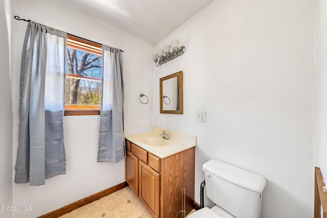 4 Wallingford Court, Moreau, NY 12831