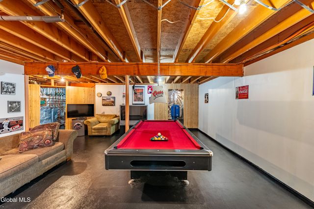 4 Wallingford Court, Moreau, NY 12831