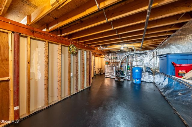 4 Wallingford Court, Moreau, NY 12831