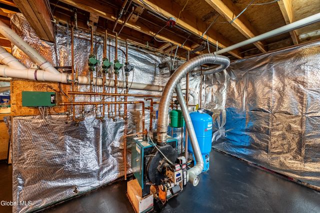 4 Wallingford Court, Moreau, NY 12831