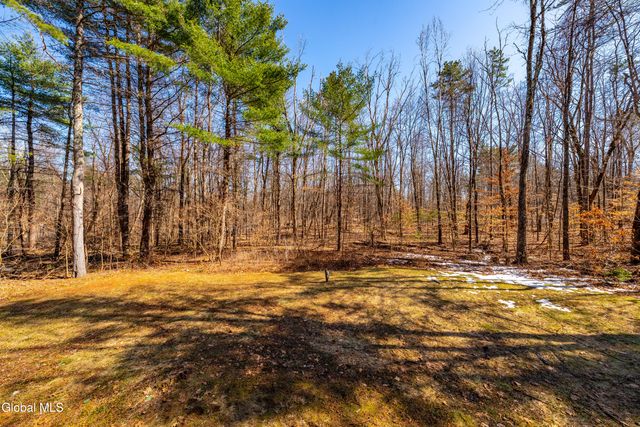 4 Wallingford Court, Moreau, NY 12831