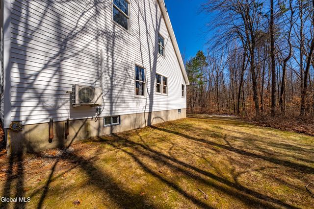 4 Wallingford Court, Moreau, NY 12831