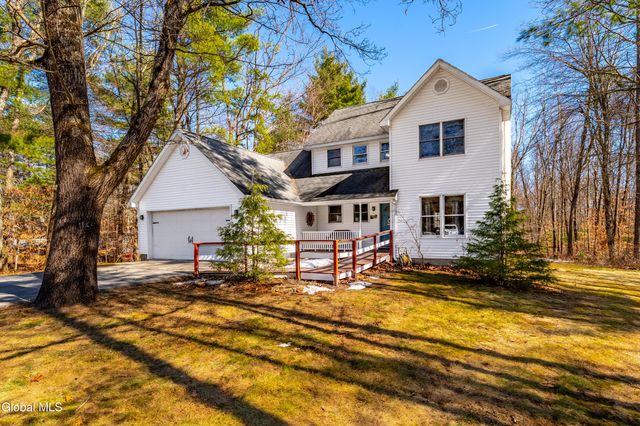 4 Wallingford Court, Moreau, NY 12831