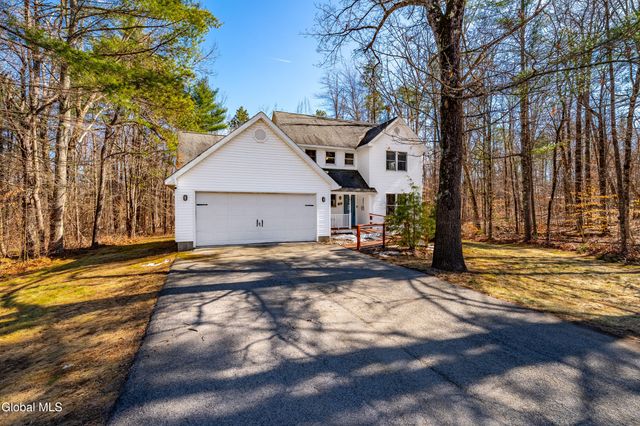 4 Wallingford Court, Moreau, NY 12831