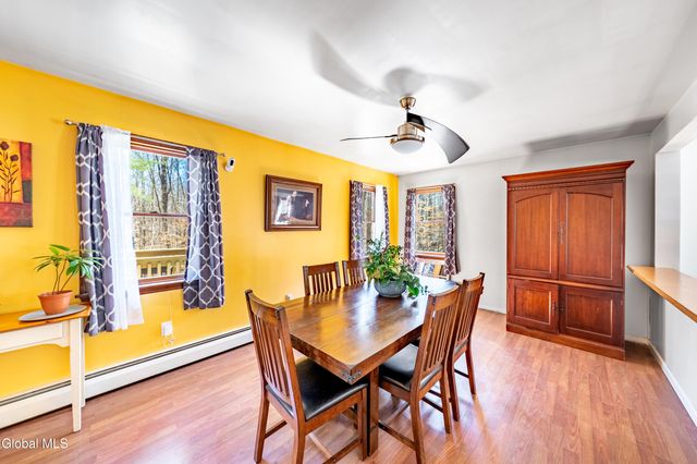 4 Wallingford Court, Moreau, NY 12831