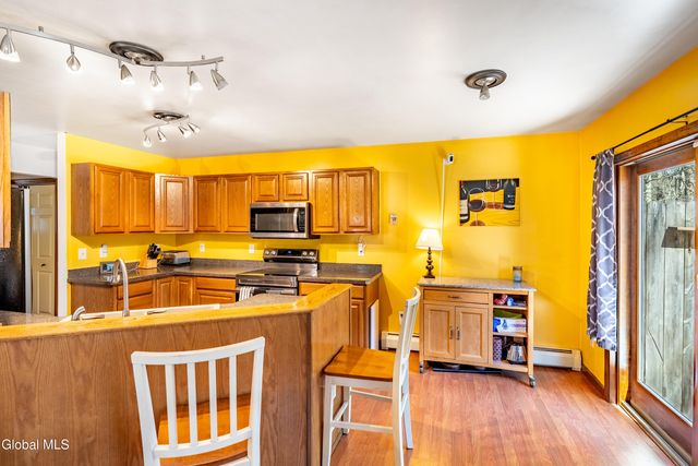 4 Wallingford Court, Moreau, NY 12831