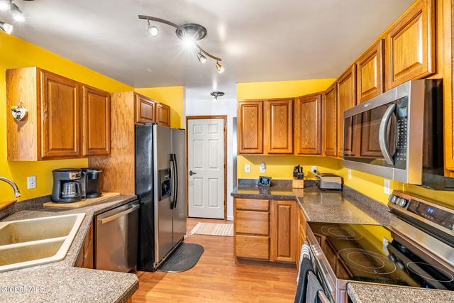 4 Wallingford Court, Moreau, NY 12831