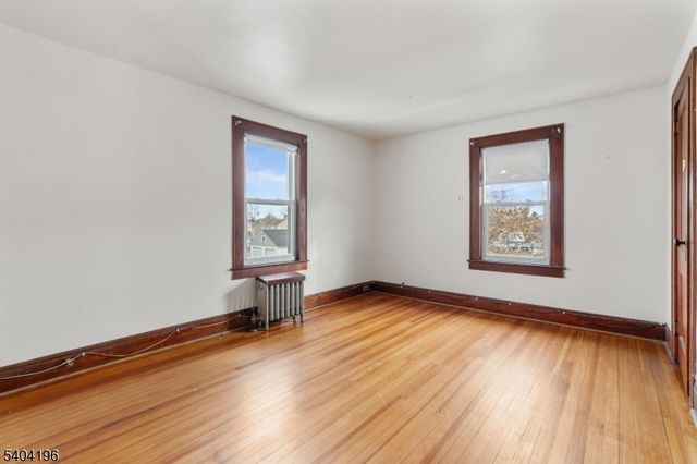 84 2nd Ave, Raritan Boro, NJ 08869