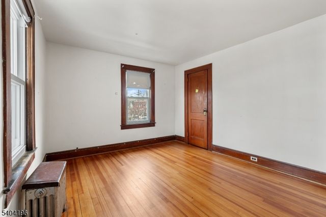 84 2nd Ave, Raritan Boro, NJ 08869