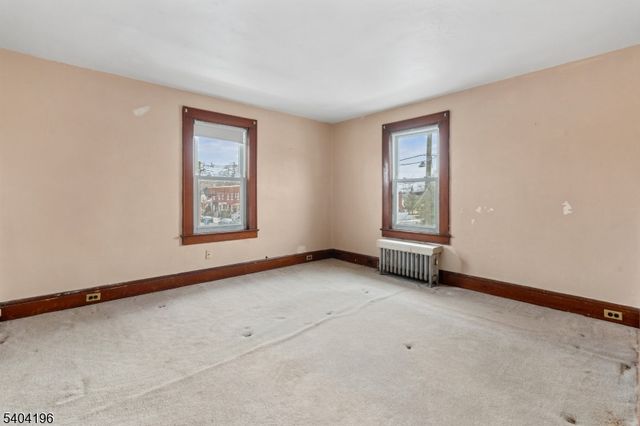 84 2nd Ave, Raritan Boro, NJ 08869