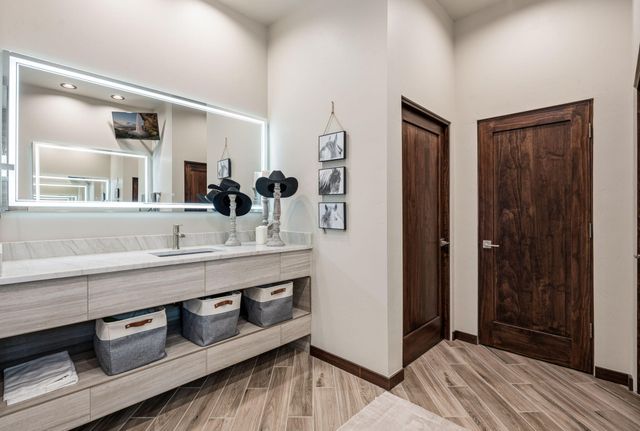 1 Crew Lane, Corrales, NM 87048