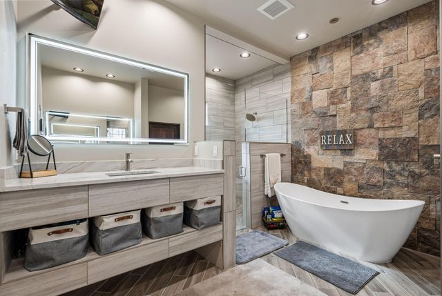 1 Crew Lane, Corrales, NM 87048