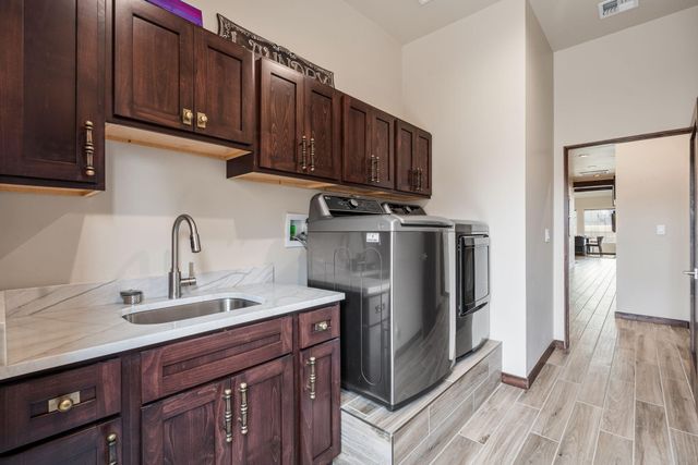 1 Crew Lane, Corrales, NM 87048