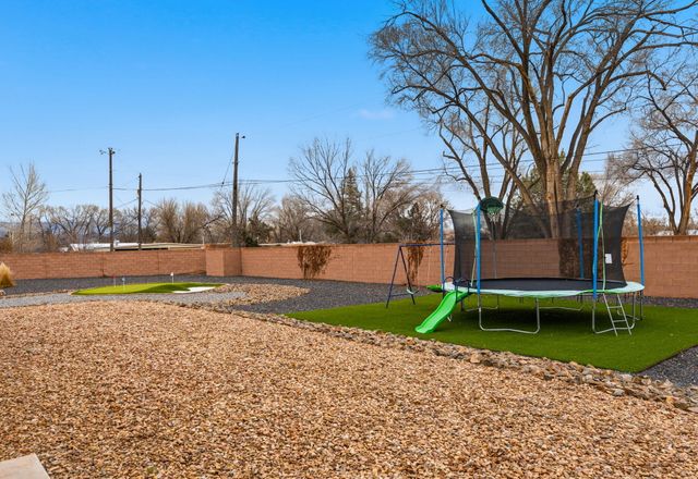 1 Crew Lane, Corrales, NM 87048