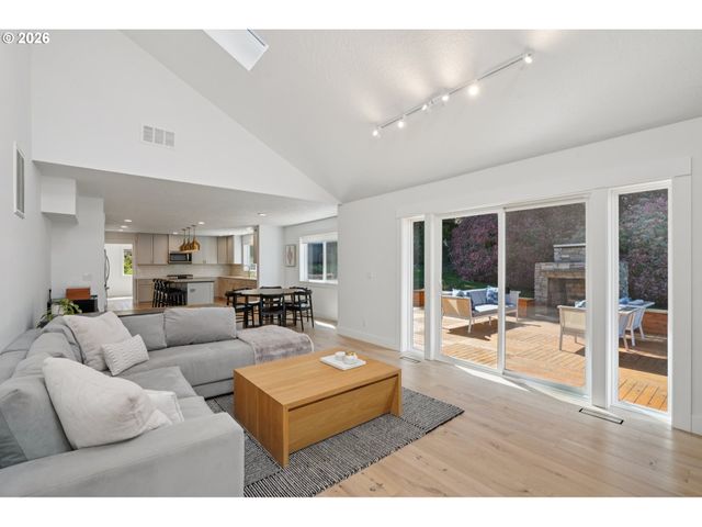 5202 NELCO Cir, West Linn, OR 97068