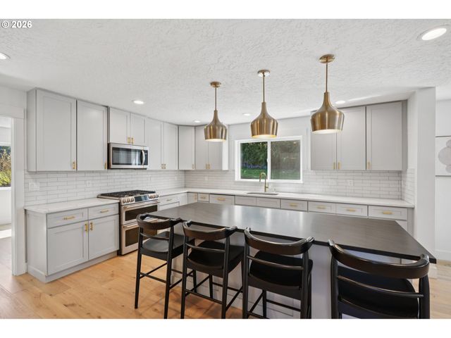 5202 NELCO Cir, West Linn, OR 97068