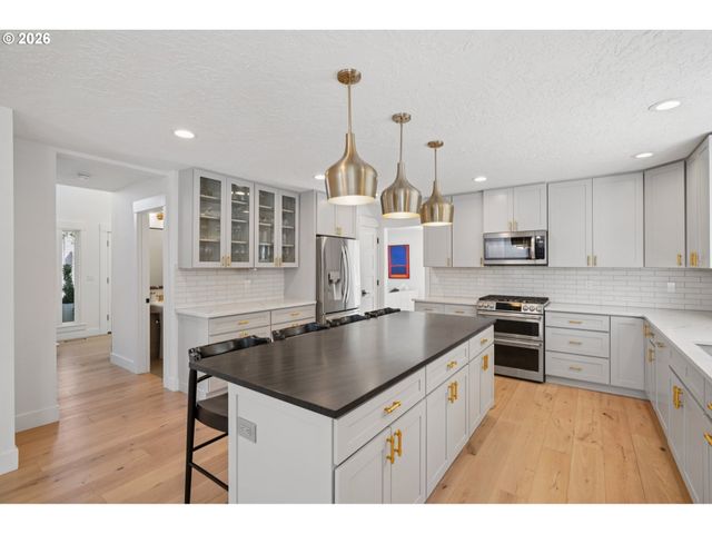 5202 NELCO Cir, West Linn, OR 97068