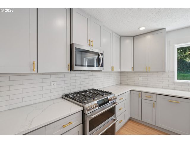 5202 NELCO Cir, West Linn, OR 97068