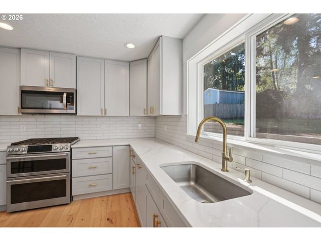 5202 NELCO Cir, West Linn, OR 97068