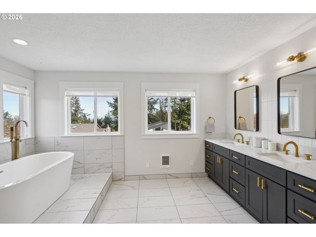 5202 NELCO Cir, West Linn, OR 97068