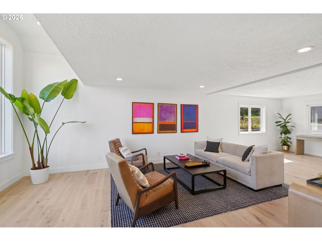 5202 NELCO Cir, West Linn, OR 97068